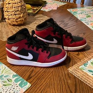 LIKE NEW! Youth Nike Air Jordans 4.5 Y Red, Black, and White